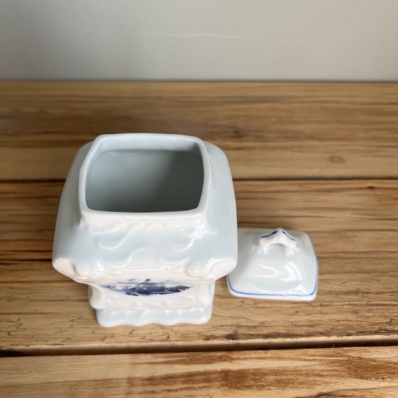 Delft Blue  Holland Hand Painted Lidded Canister - Picture 5 of 8